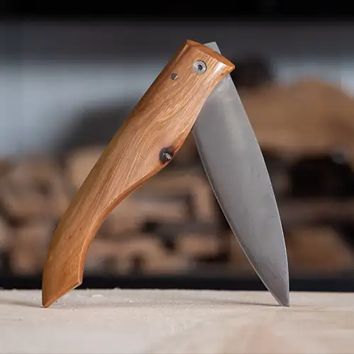 Stage couteau pliant